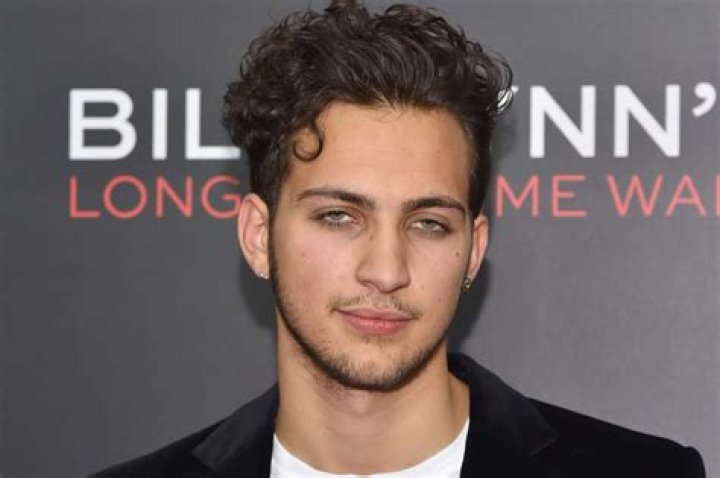 Barney Harris Wiki, Age, Girlfriend, Height & Mat Cauthon