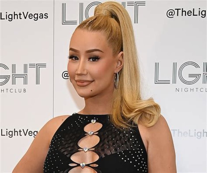 Iggy Azalea in Bathing Suit Says "I Heard You Were Lookin For Me…" — Celebwell