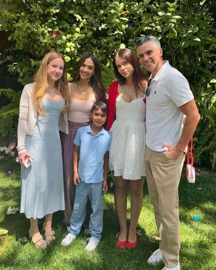 Jessica Alba Family Tree Father, Mother and Kids Name Pictures